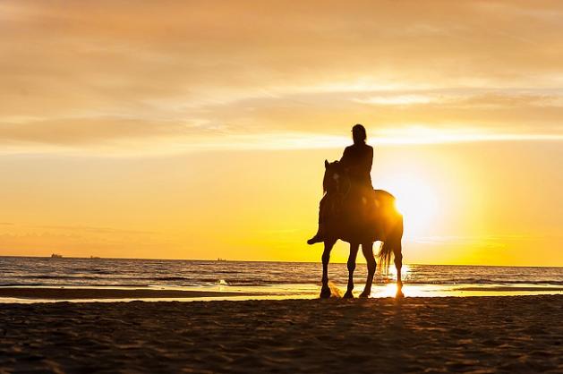 horseriding sunset gili islands