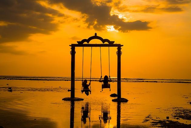 sunset swing gili islands